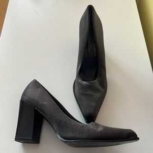 Donald J Pliner gold/ black shiny block heel pumps